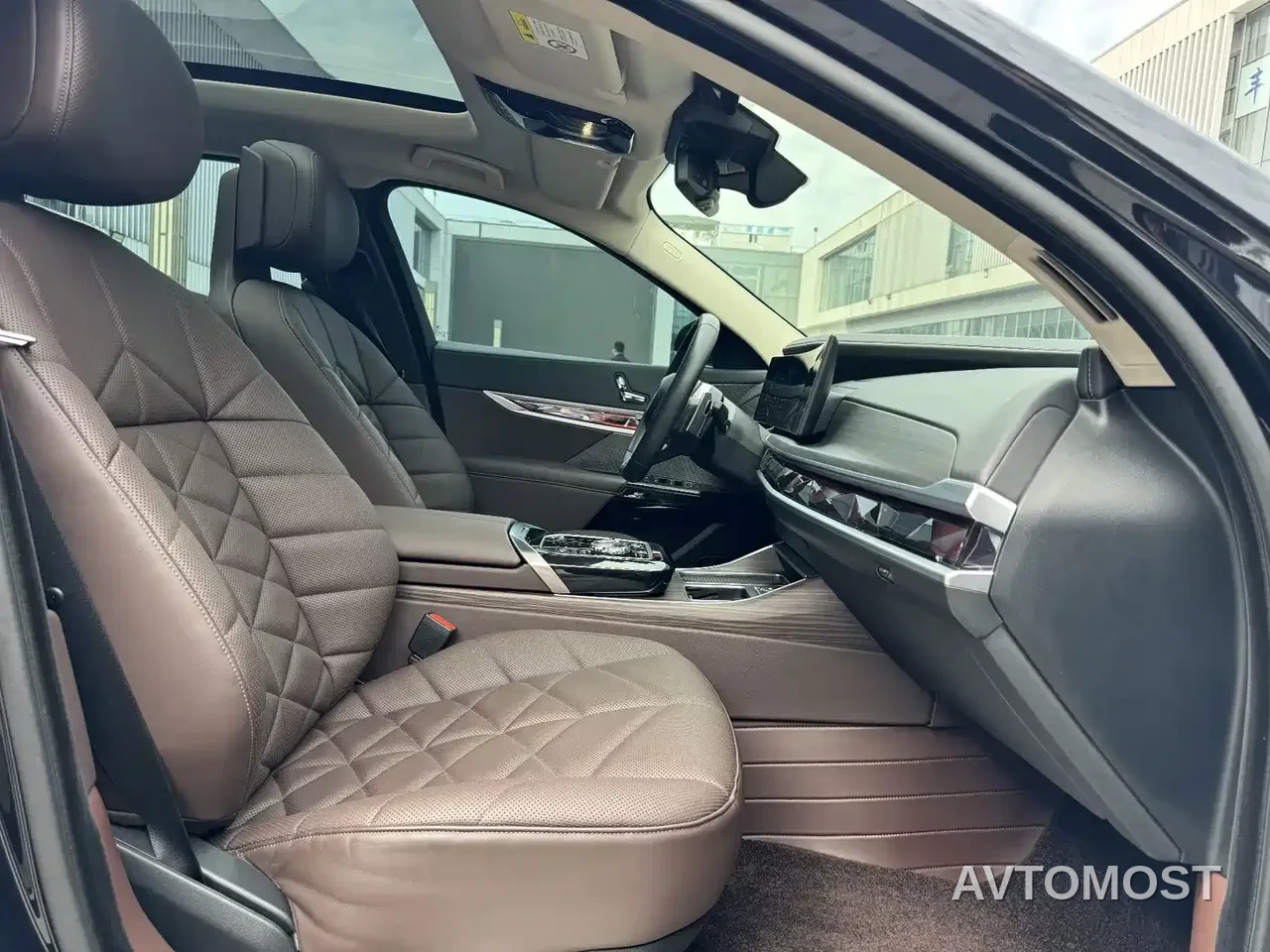 BMW 7 Series 2023 Model 735Li M Sport Package — фото 10