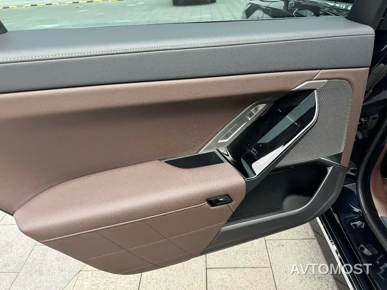 BMW 7 Series 2023 Model 735Li M Sport Package — фото 19