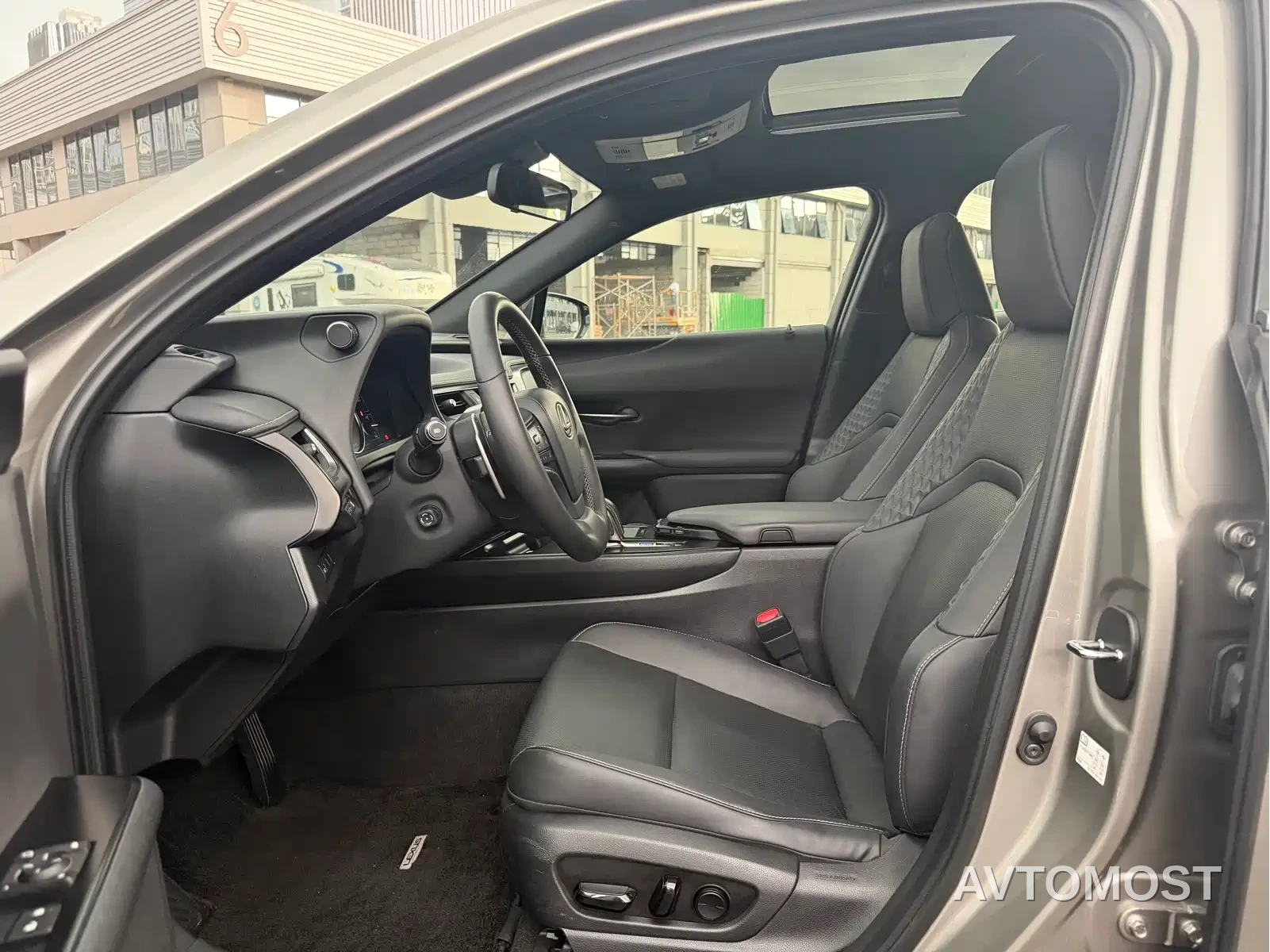 Lexus UX Electric 2020 300e Pure Yue Edition — фото 3