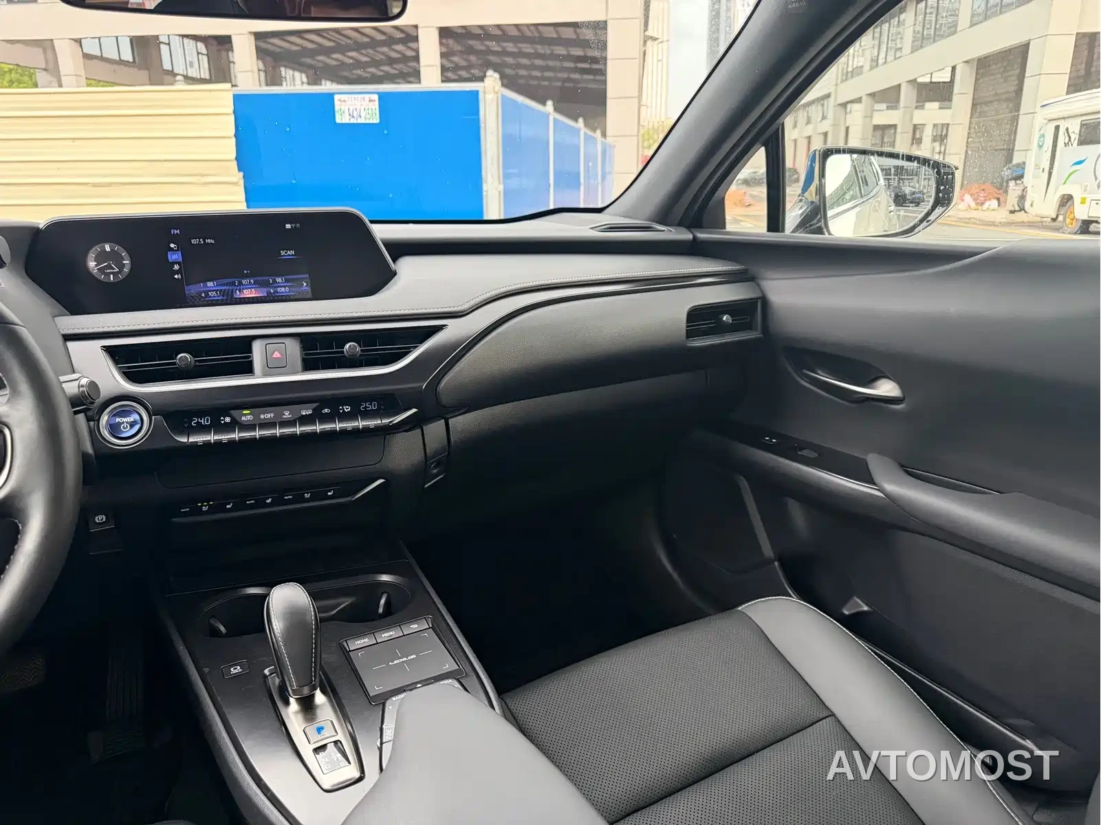 Lexus UX Electric 2020 300e Pure Yue Edition — фото 7