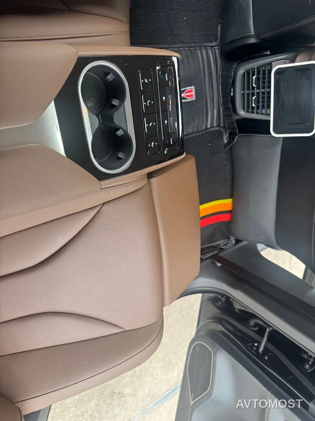 Hongqi E-QM5 2021 Charging Flag Premium Edition — фото 9