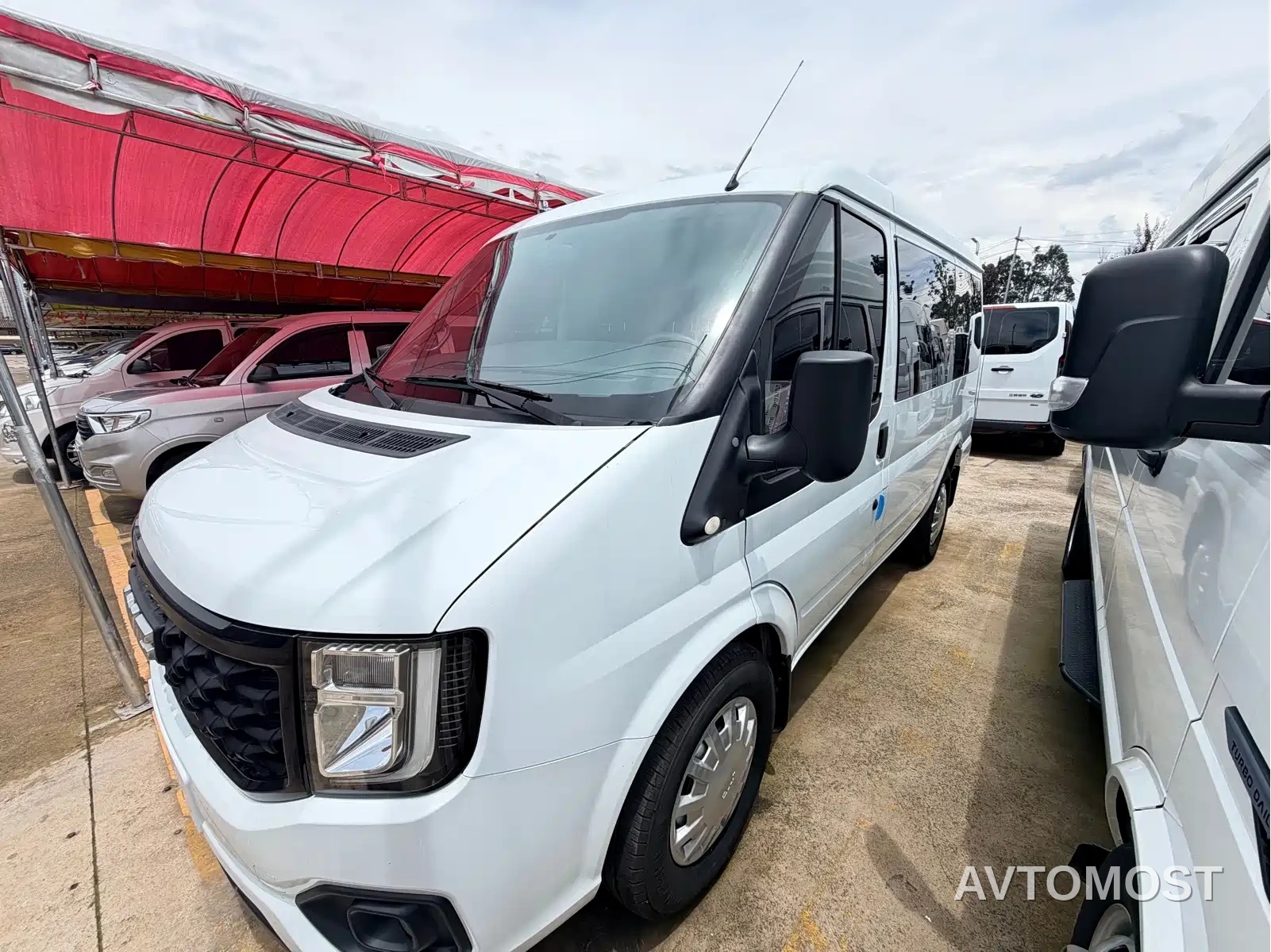 Jiangling JMC Fushun 2022 2.0T Manual Multi-purpose Passenger Vehicle Short Wheelbase Low Roof 6-seater — фото 4