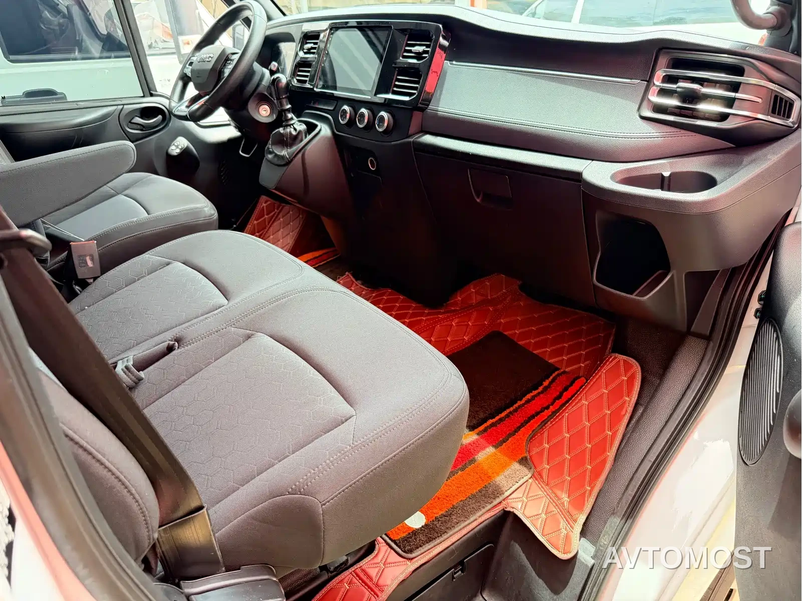 Jiangling JMC Fushun 2022 2.0T Manual Multi-purpose Passenger Vehicle Short Wheelbase Low Roof 6-seater — фото 12