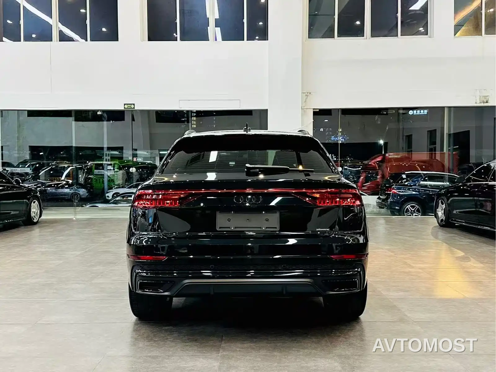 Audi Q8 2022 55 TFSI Exclusive Dynamic — фото 4