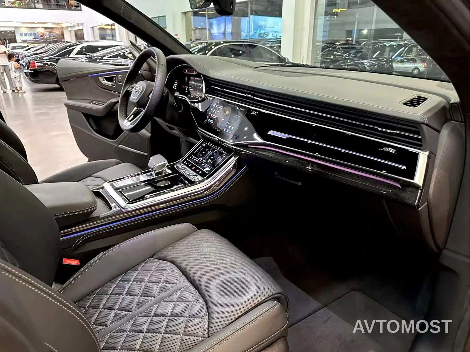 Audi Q8 2022 55 TFSI Exclusive Dynamic — фото 8