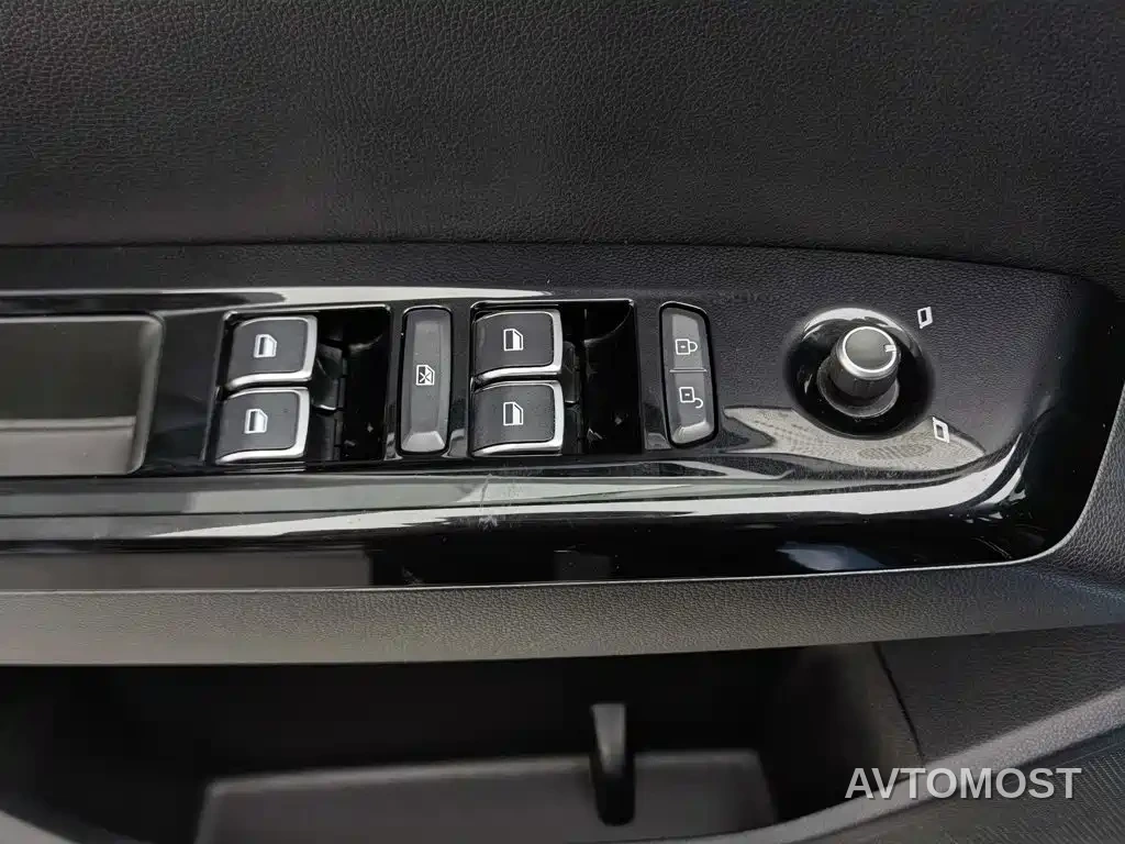 XPeng G3 2020 520i Smart Edition — фото 7