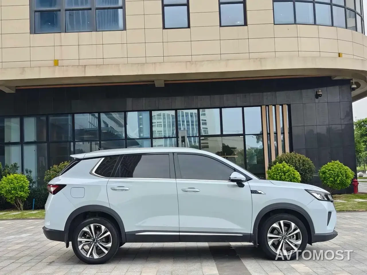 Wuling Xingchen 2022 2.0L DHT Electric Power Edition — фото 2