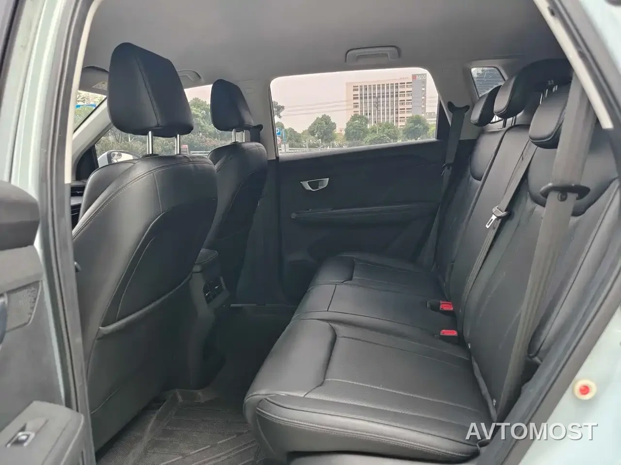 Wuling Xingchen 2022 2.0L DHT Electric Power Edition — фото 5