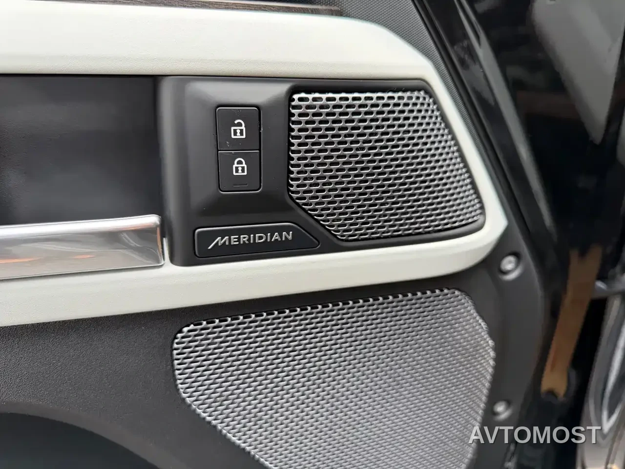 Land Rover Defender 2022 110 P400 X-DYNAMIC HSE — фото 4