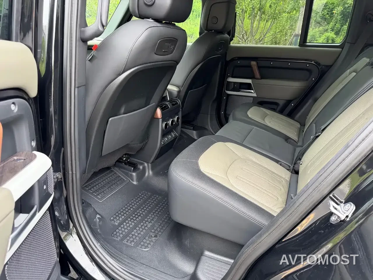 Land Rover Defender 2022 110 P400 X-DYNAMIC HSE — фото 7