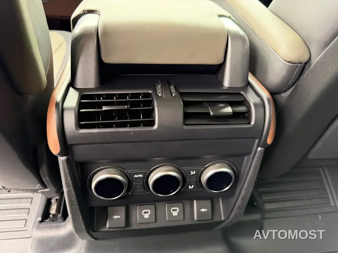 Land Rover Defender 2022 110 P400 X-DYNAMIC HSE — фото 8