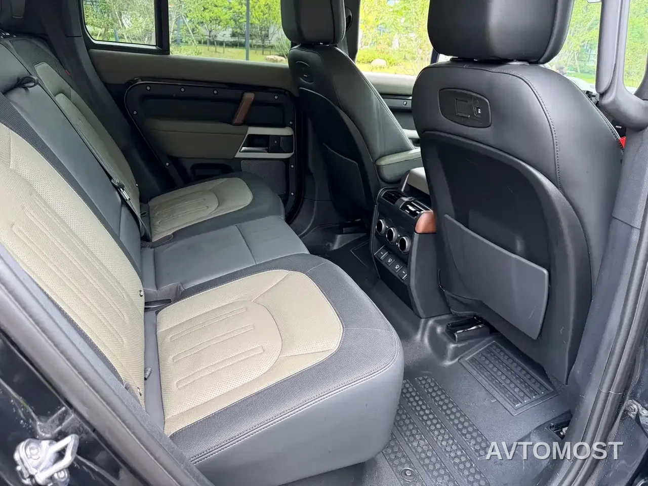 Land Rover Defender 2022 110 P400 X-DYNAMIC HSE — фото 9