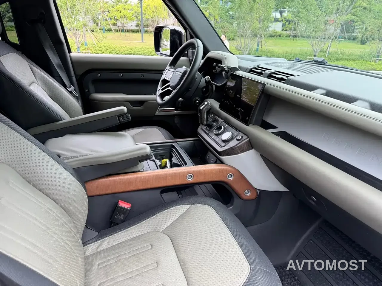 Land Rover Defender 2022 110 P400 X-DYNAMIC HSE — фото 10