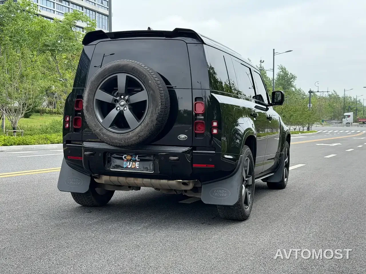 Land Rover Defender 2022 110 P400 X-DYNAMIC HSE — фото 15