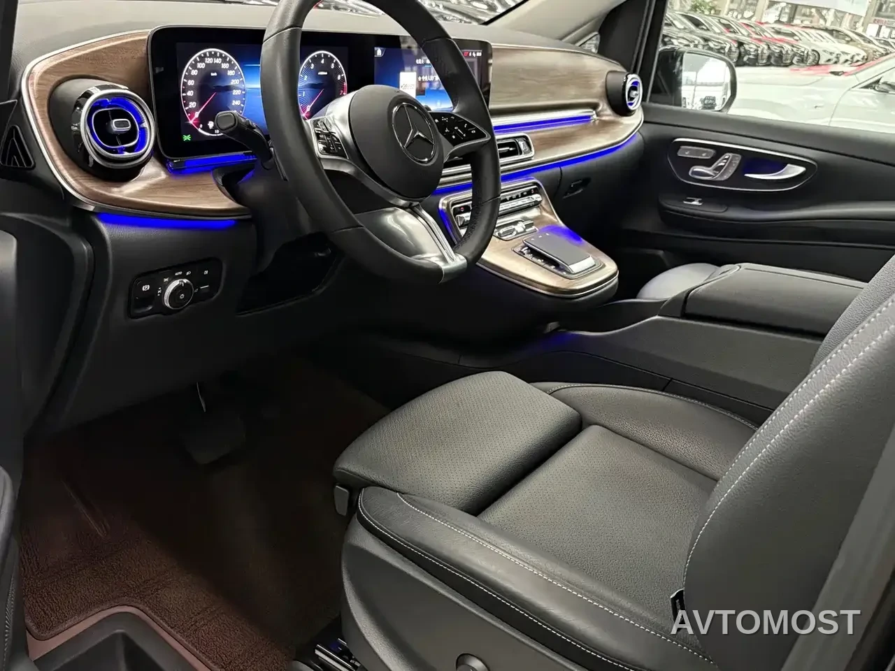 Mercedes-Benz V-Class 2024 V 300 Pilot Edition — фото 2