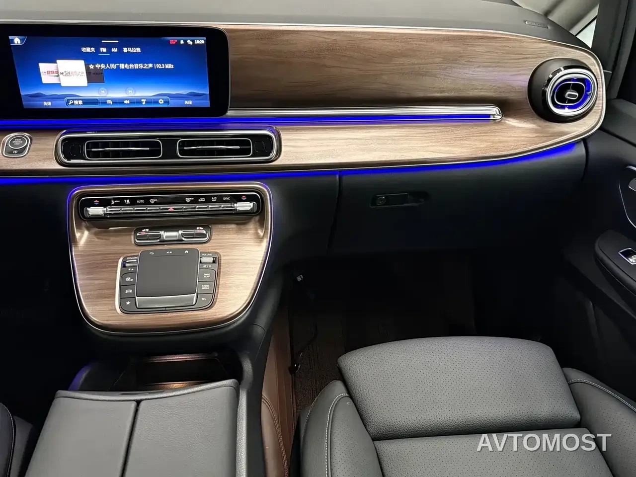 Mercedes-Benz V-Class 2024 V 300 Pilot Edition — фото 4