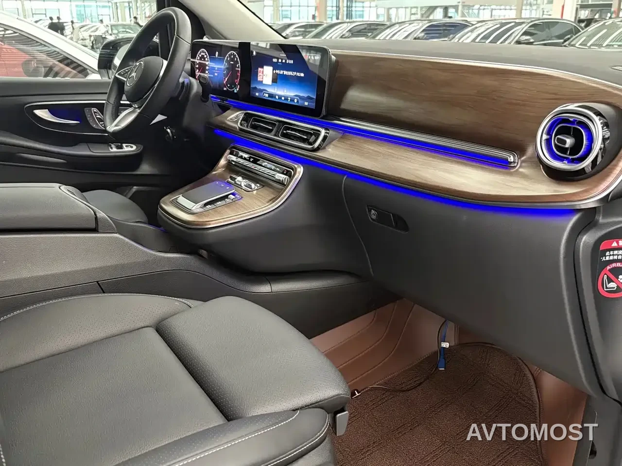 Mercedes-Benz V-Class 2024 V 300 Pilot Edition — фото 5
