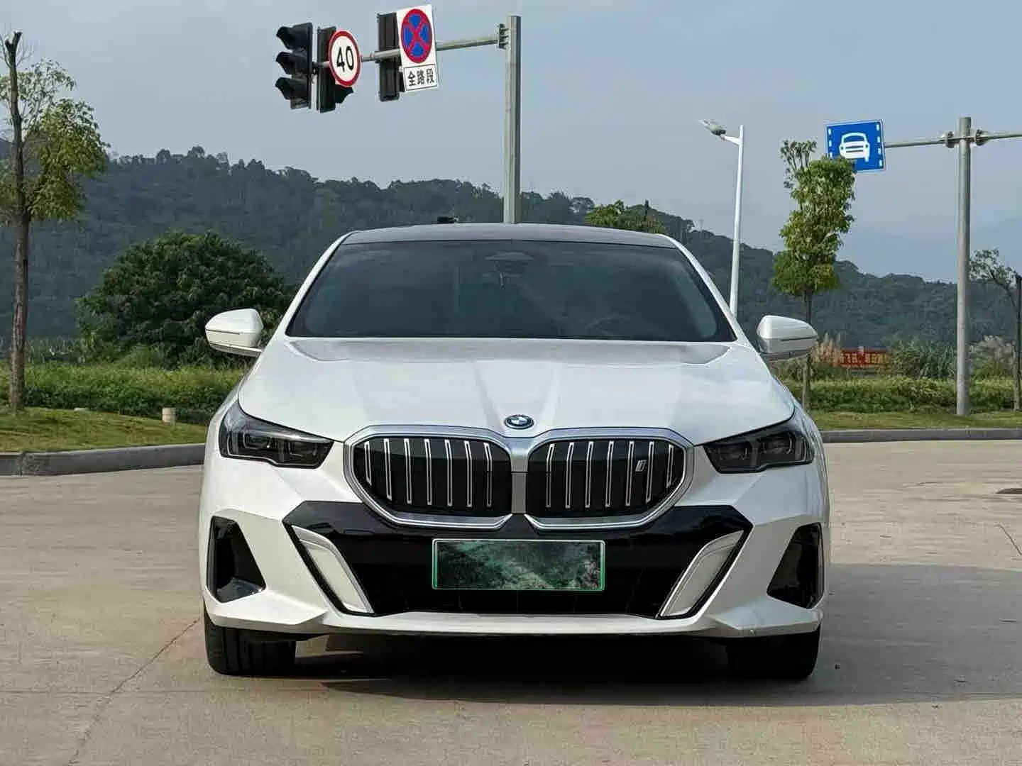BMW i5 2024 eDrive 35L M Sport Package — фото 2