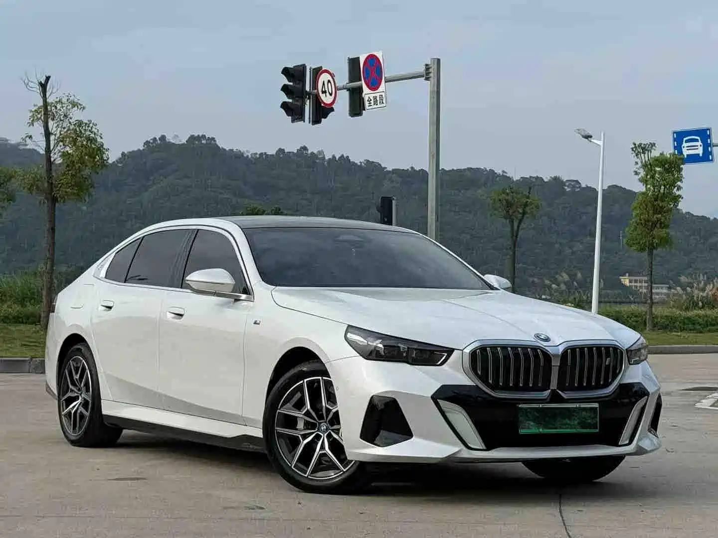 BMW i5 2024 eDrive 35L M Sport Package — фото 3