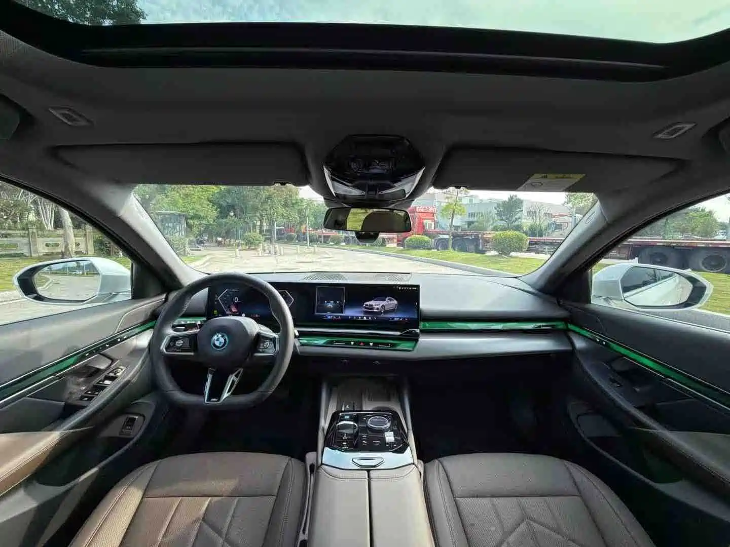 BMW i5 2024 eDrive 35L M Sport Package — фото 6