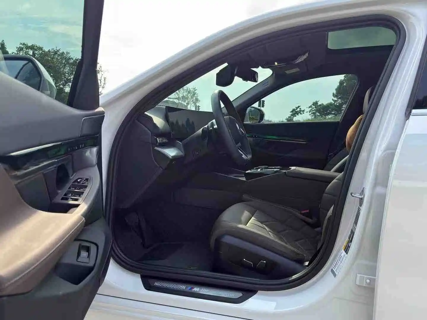 BMW i5 2024 eDrive 35L M Sport Package — фото 8