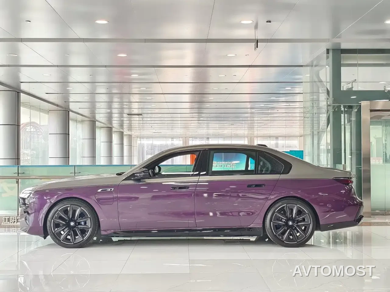 BMW M760Le 2023 M760Le xDrive — фото 2