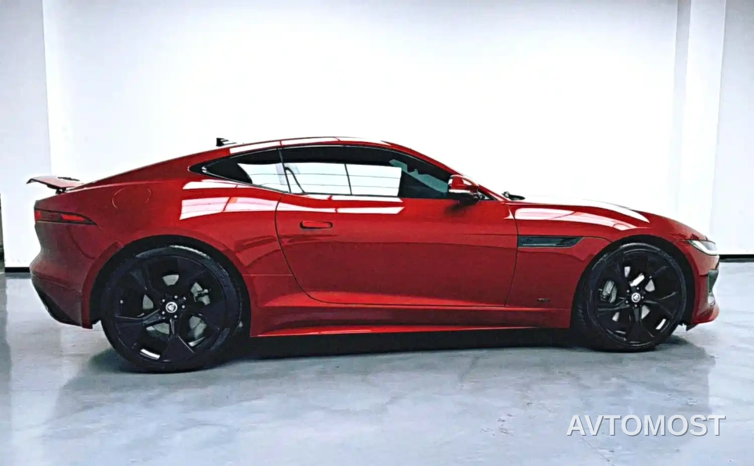 Jaguar F-TYPE 2024 P300 75th Anniversary Collector's Hardtop Edition — фото 2