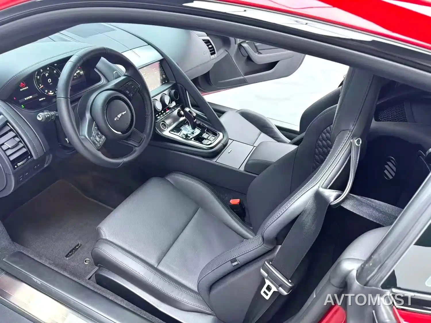 Jaguar F-TYPE 2024 P300 75th Anniversary Collector's Hardtop Edition — фото 6