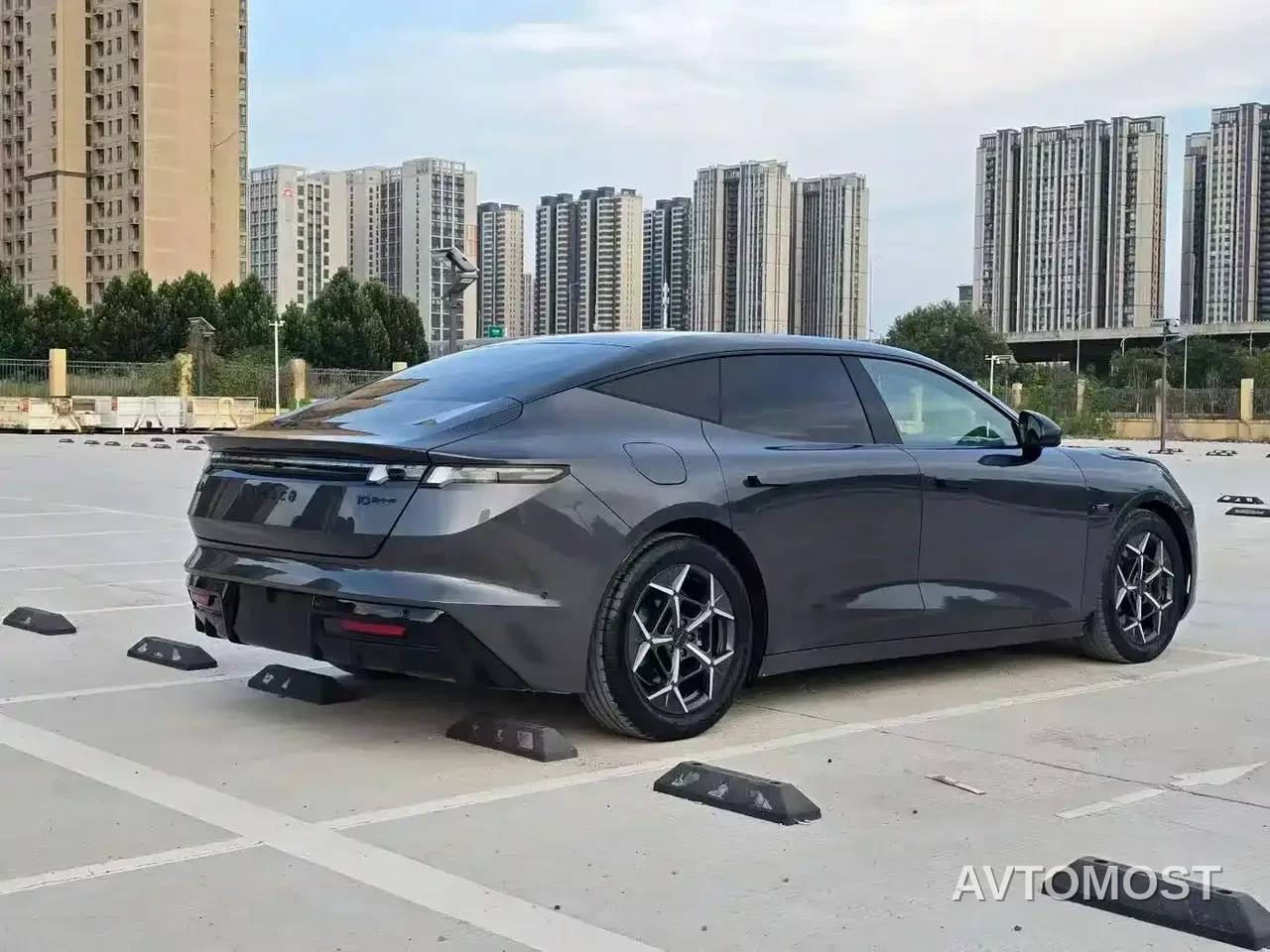 Lynk & Co 10 EM-P 2025 Model 120km Base Version — фото 6