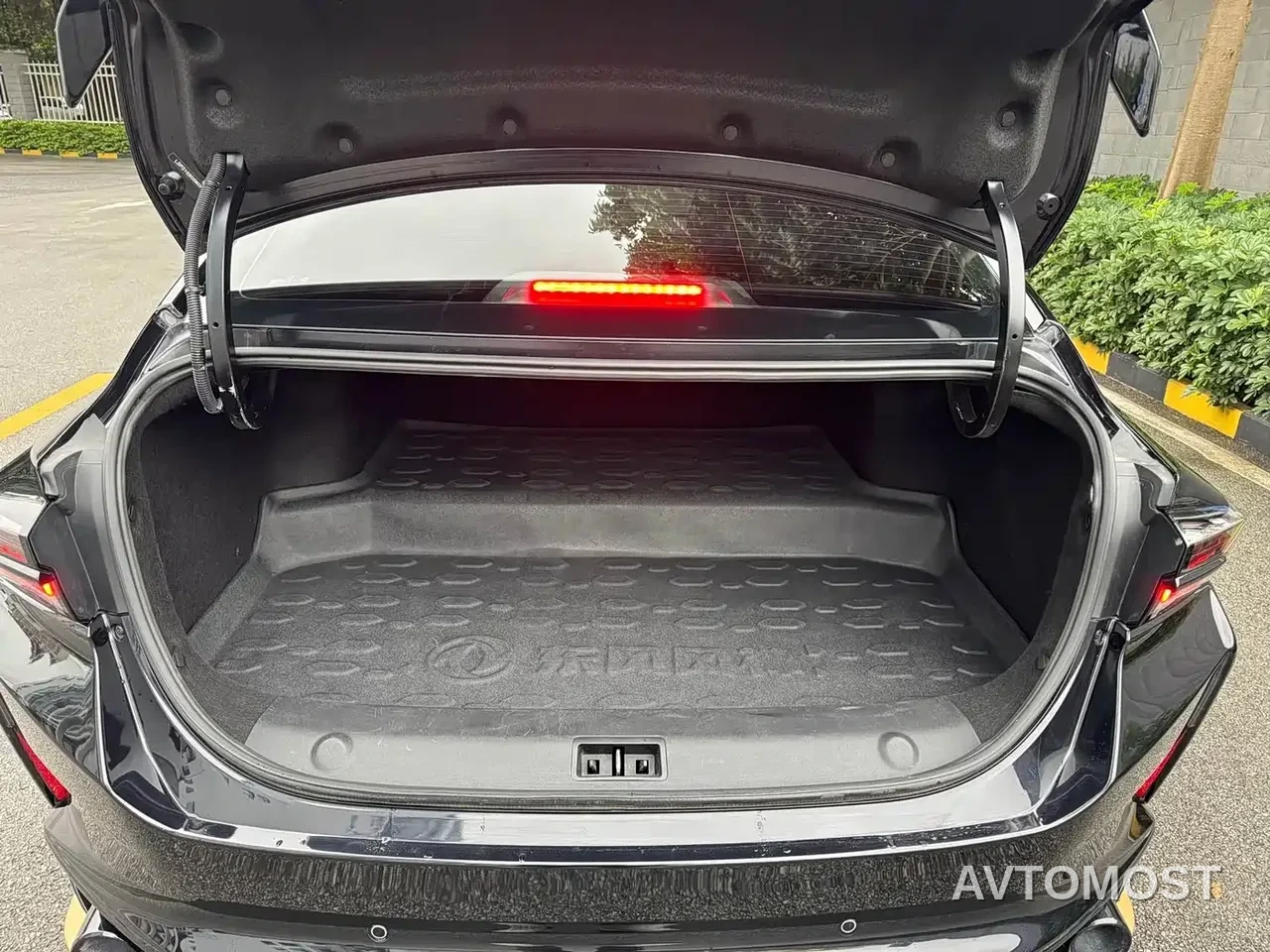 Dongfeng Aeolus Yixuan MAX 2021 1.5T Dark Night Holy Light Edition (Hybrid) — фото 22