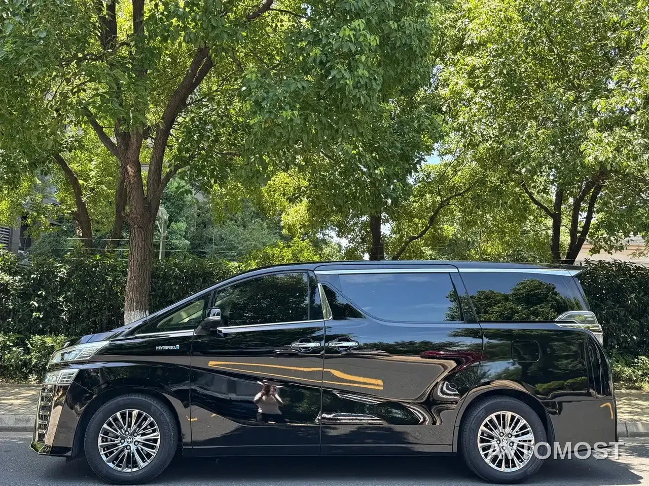 Toyota Vellfire 2020 Twin Engine 2.5L HV Premium Edition — фото 3