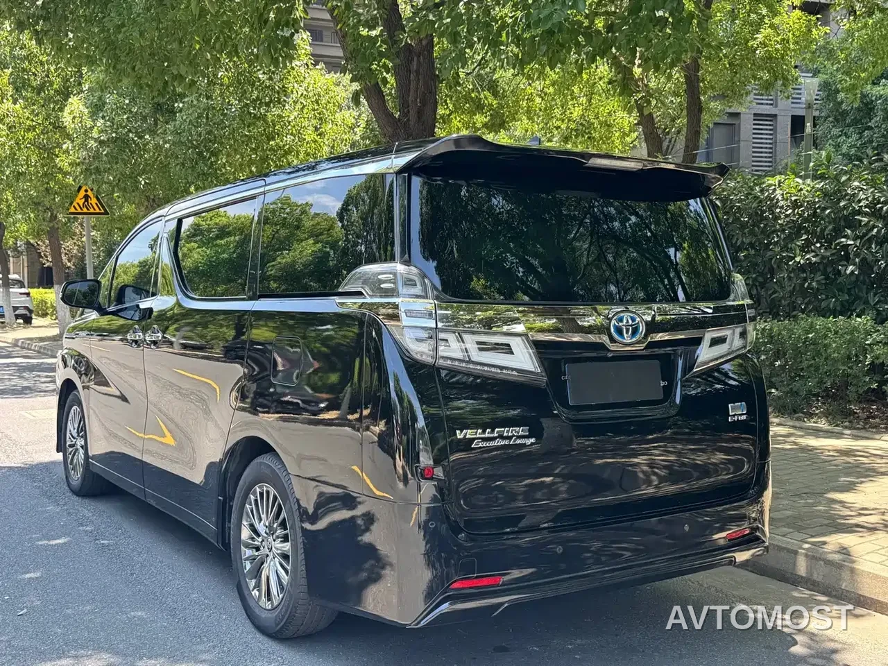 Toyota Vellfire 2020 Twin Engine 2.5L HV Premium Edition — фото 4