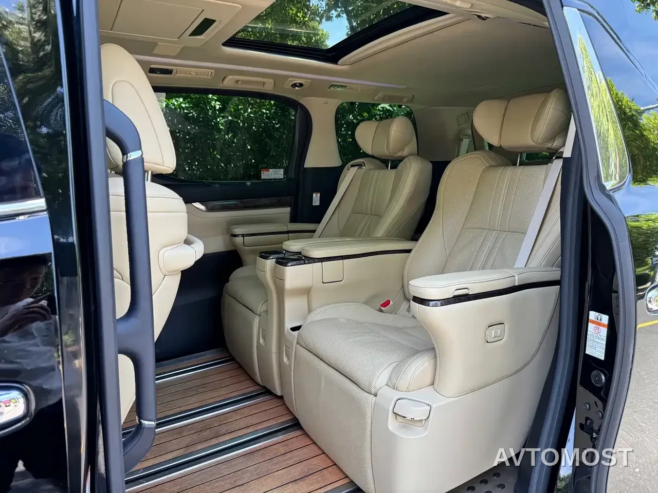 Toyota Vellfire 2020 Twin Engine 2.5L HV Premium Edition — фото 16