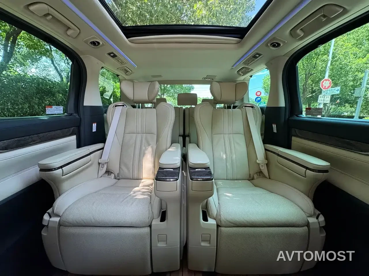 Toyota Vellfire 2020 Twin Engine 2.5L HV Premium Edition — фото 17