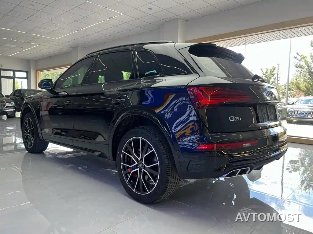 Audi Q5L 2025 Model Year Facelift 45th Anniversary Edition 45 TFSI Luxury Dynamic — фото 3