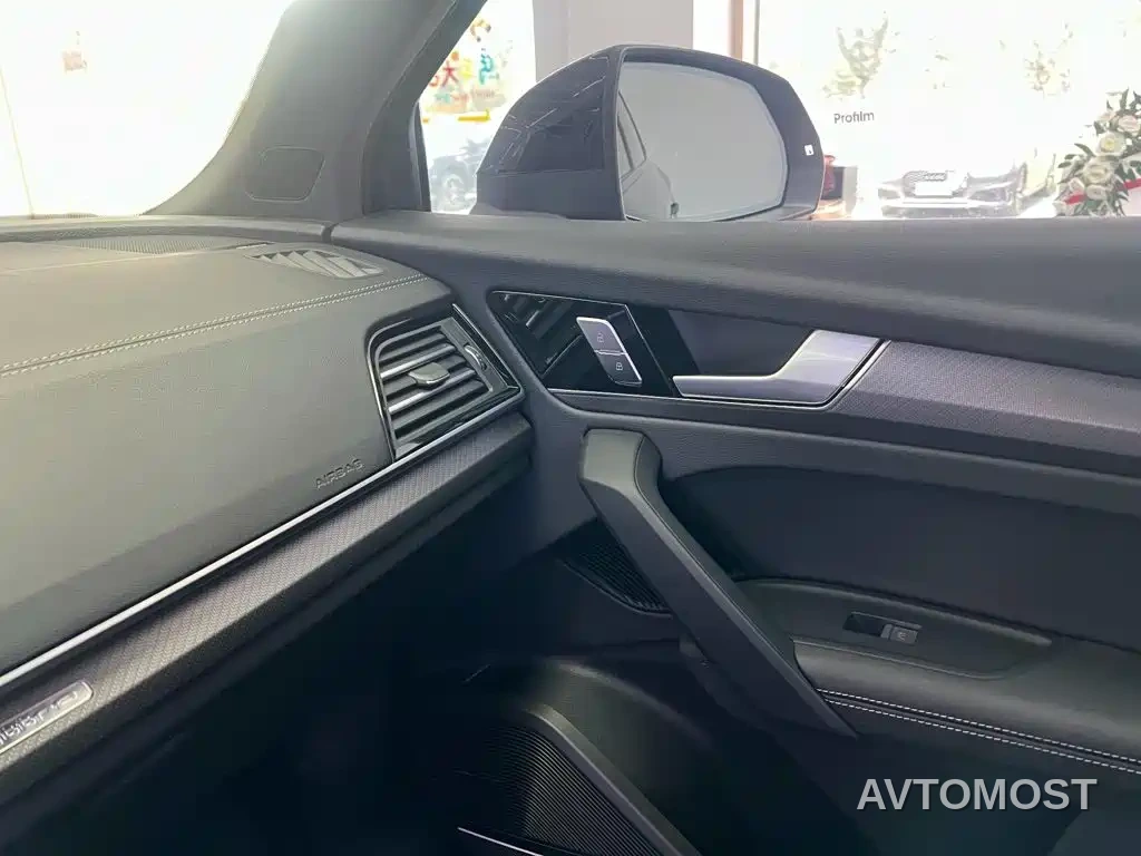 Audi Q5L 2025 Model Year Facelift 45th Anniversary Edition 45 TFSI Luxury Dynamic — фото 8
