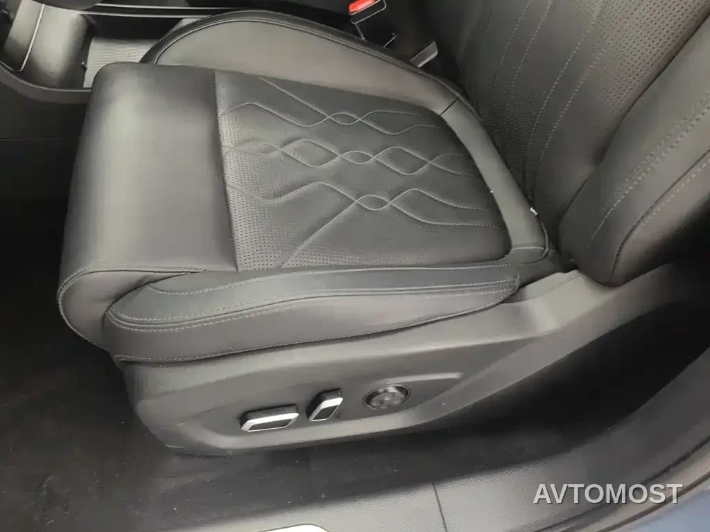 VOYAH FREE 2021 AWD Standard Range Extender Exclusive Luxury Package — фото 18