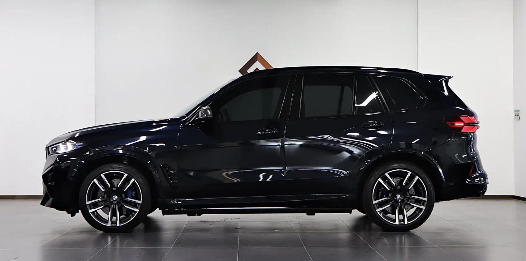 BMW X5 M 2023 Model X5 M Thunder Edition — фото 7