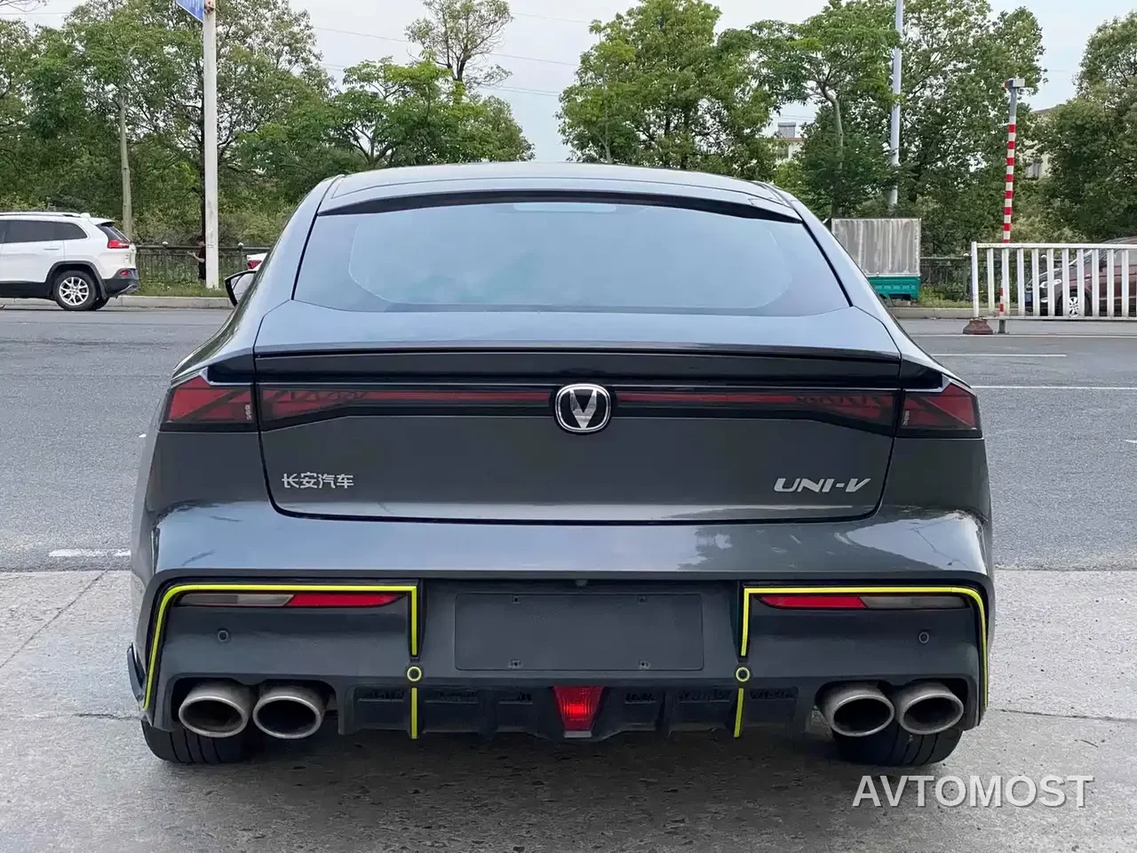 Changan UNI-V 2022 1.5T Sport Edition — фото 6