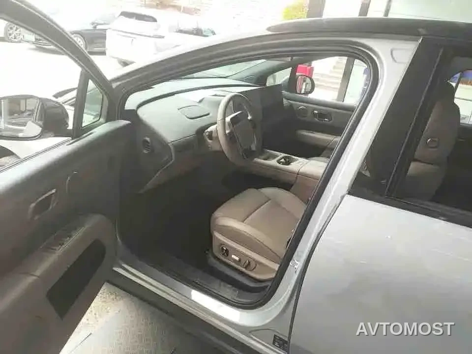 Li Auto i6 2025 2WD Base Model — фото 2