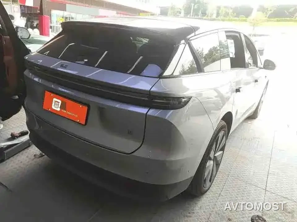 Li Auto i6 2025 2WD Base Model — фото 3