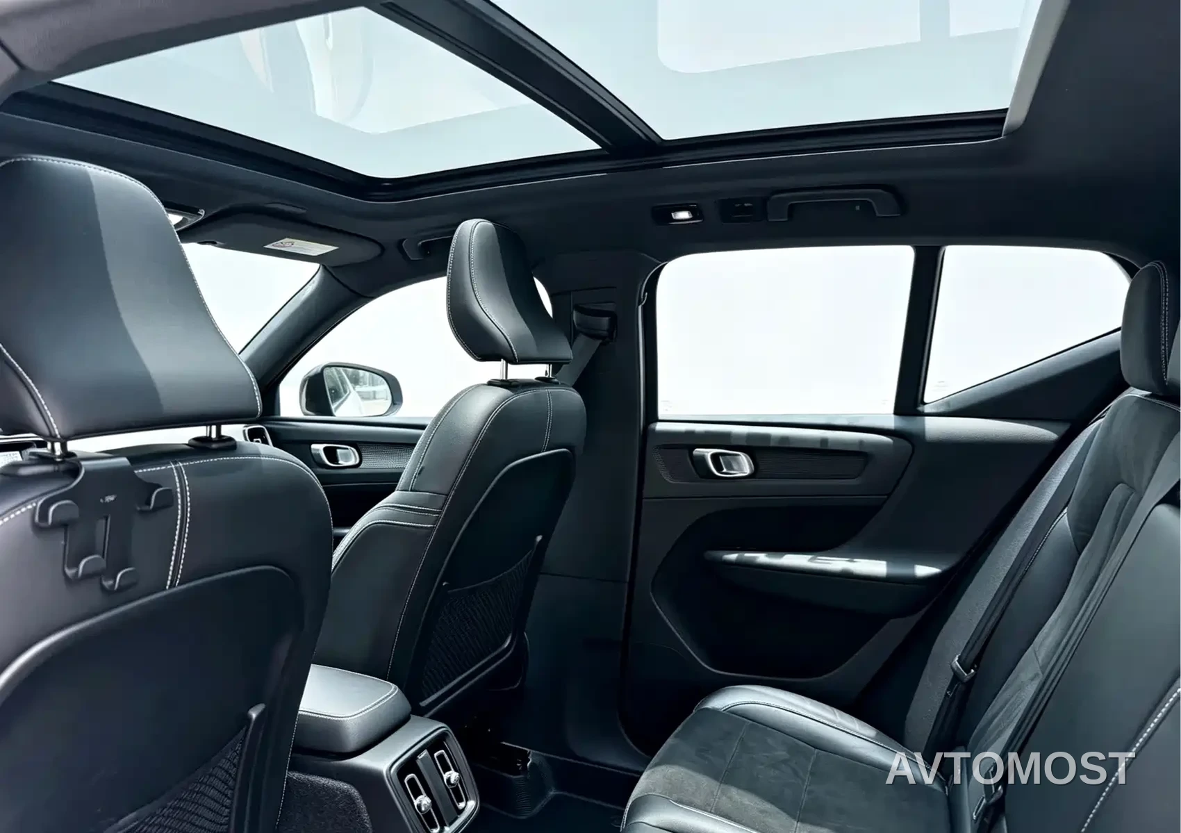 Volvo XC40 New Energy 2021 P8 EV AWD Elegant Sport — фото 5
