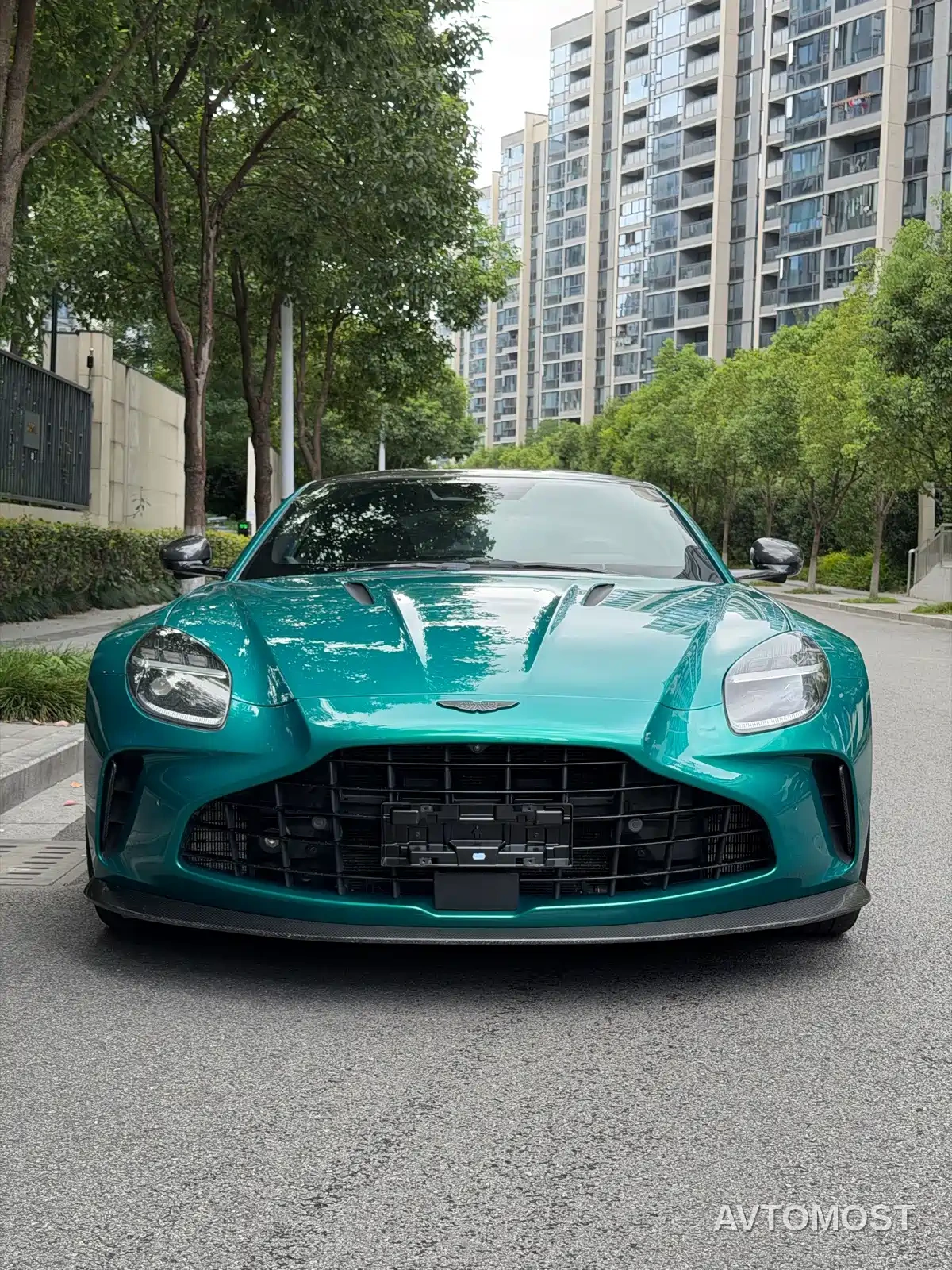 Aston Martin V8 Vantage 2024 4.0T V8 Coupe — фото 2