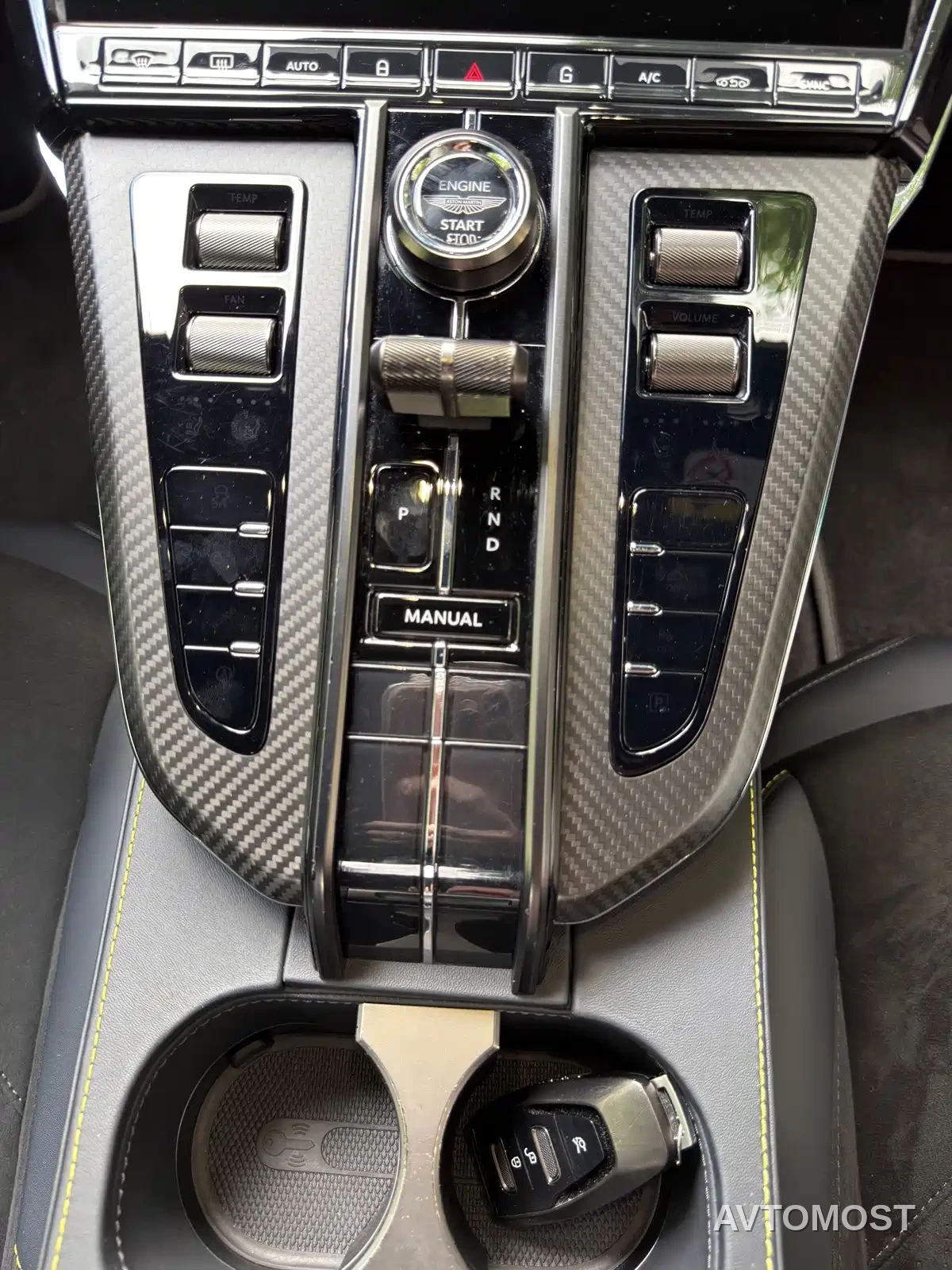 Aston Martin V8 Vantage 2024 4.0T V8 Coupe — фото 9