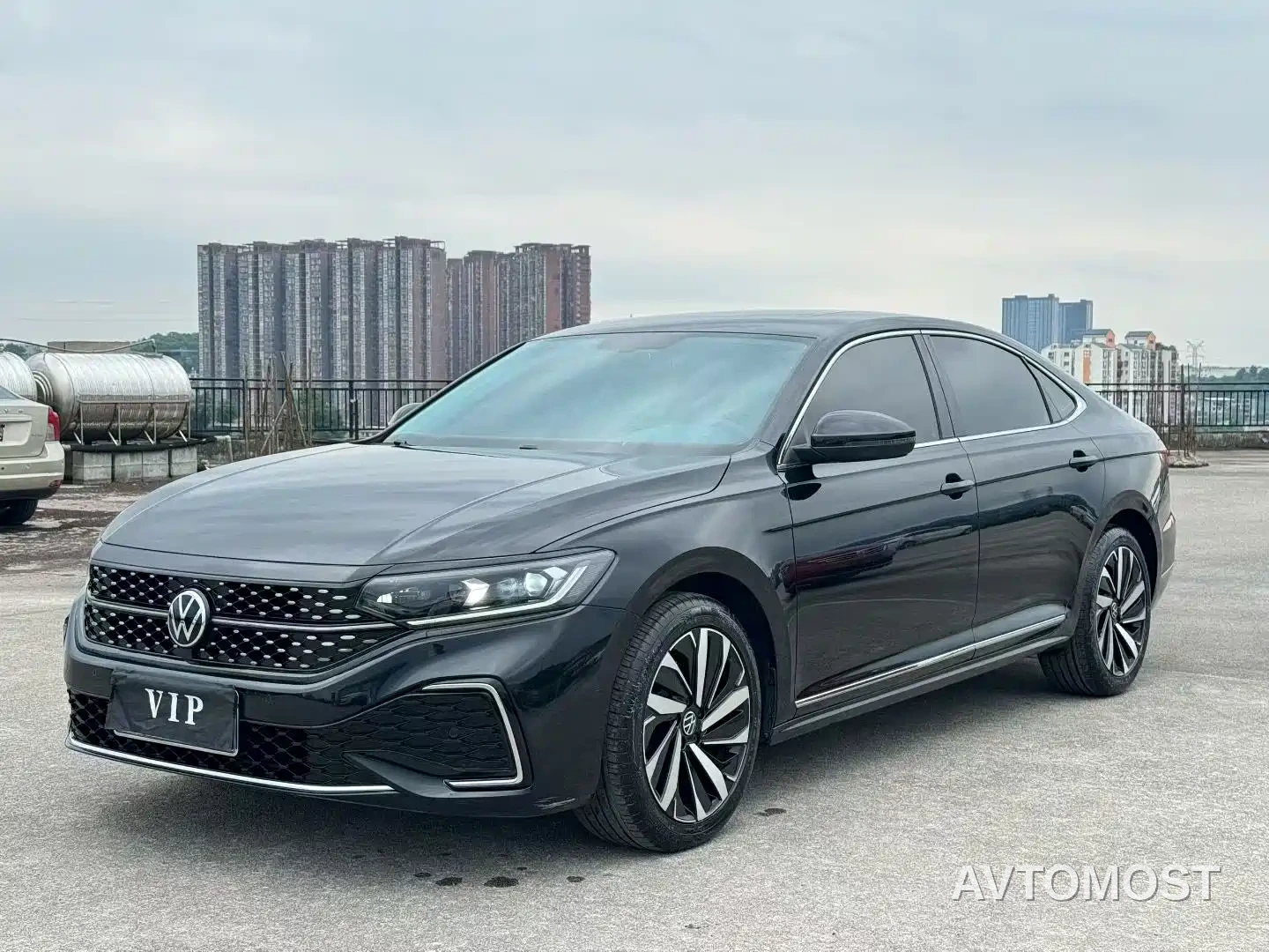 Volkswagen Passat 2022 330TSI Starlight Elite Edition — фото 2