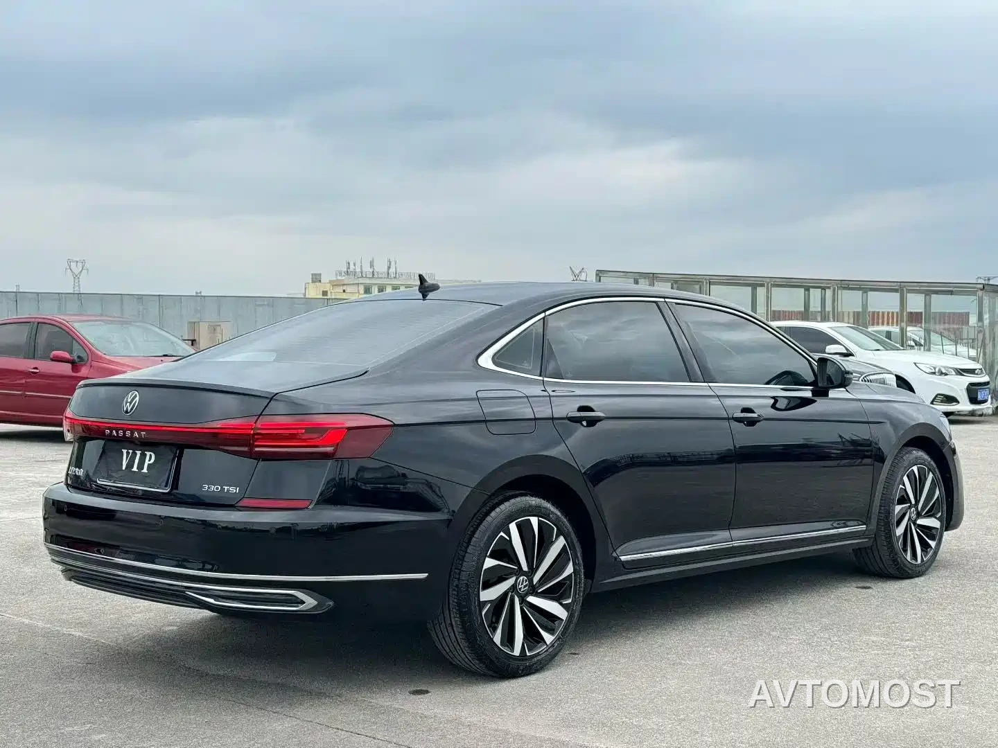 Volkswagen Passat 2022 330TSI Starlight Elite Edition — фото 9