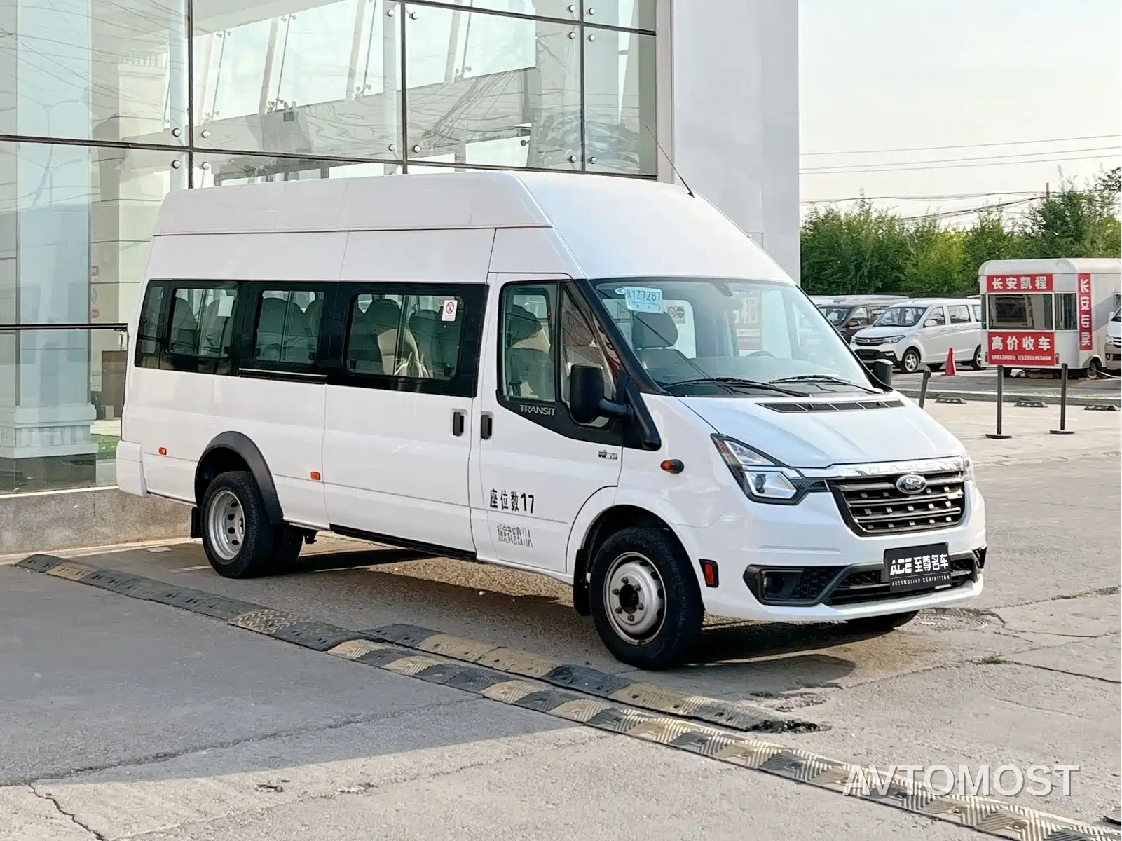 Ford New Generation Transit 2021 2.2T (Package) Automatic Standard Bus Pro Extended Wheelbase Dual Rear Tires (With Sliding Door) 17-Seat High Roof China VI — фото 2