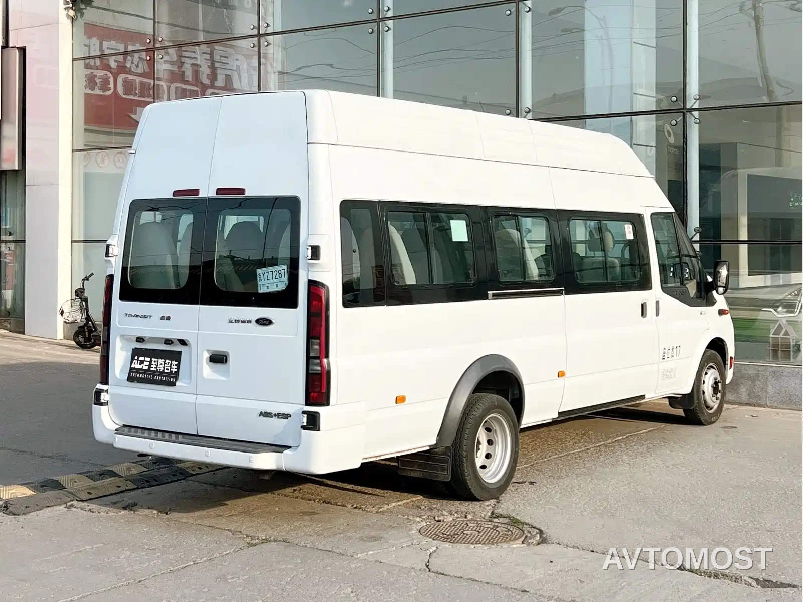 Ford New Generation Transit 2021 2.2T (Package) Automatic Standard Bus Pro Extended Wheelbase Dual Rear Tires (With Sliding Door) 17-Seat High Roof China VI — фото 3