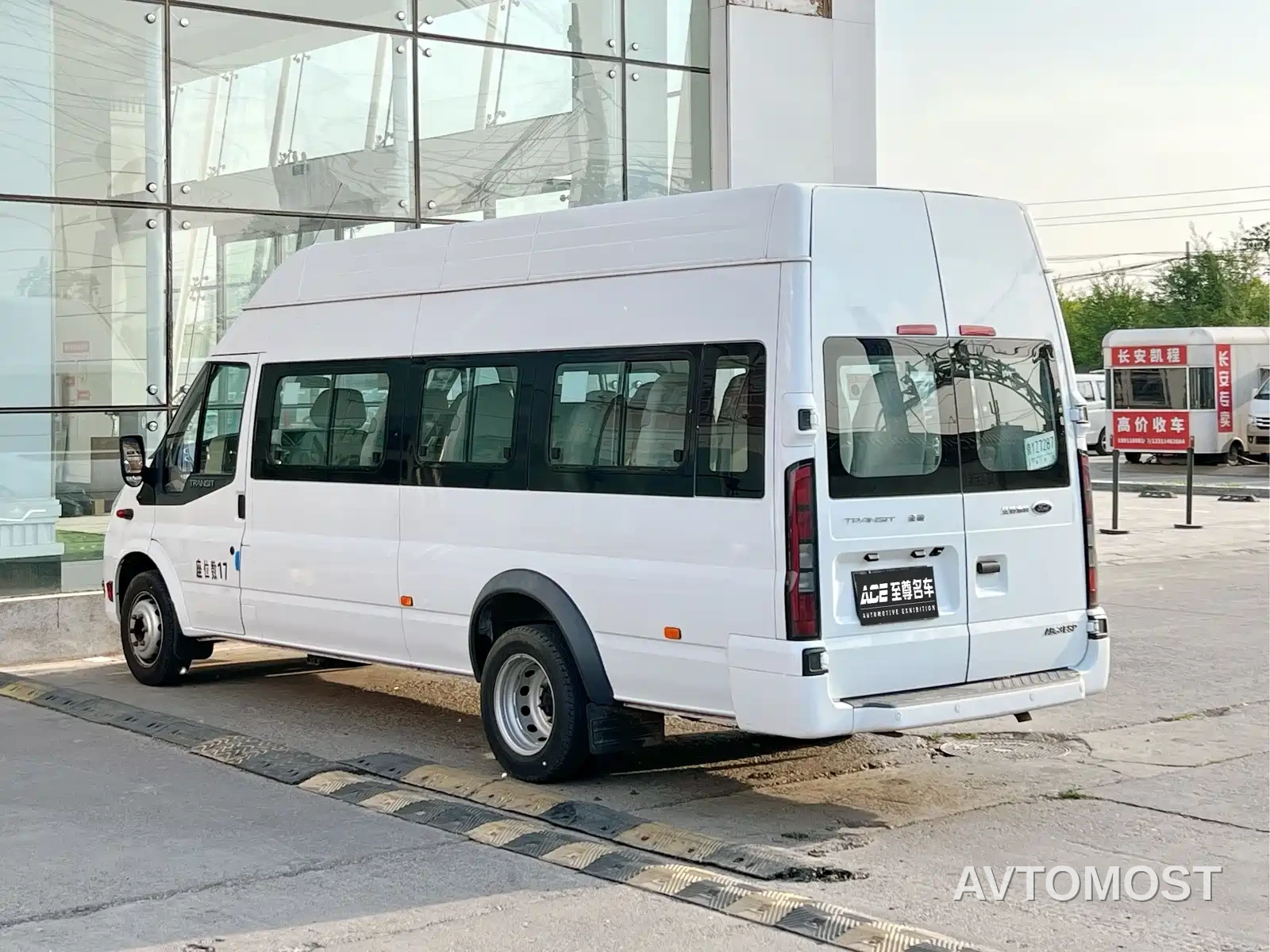 Ford New Generation Transit 2021 2.2T (Package) Automatic Standard Bus Pro Extended Wheelbase Dual Rear Tires (With Sliding Door) 17-Seat High Roof China VI — фото 5