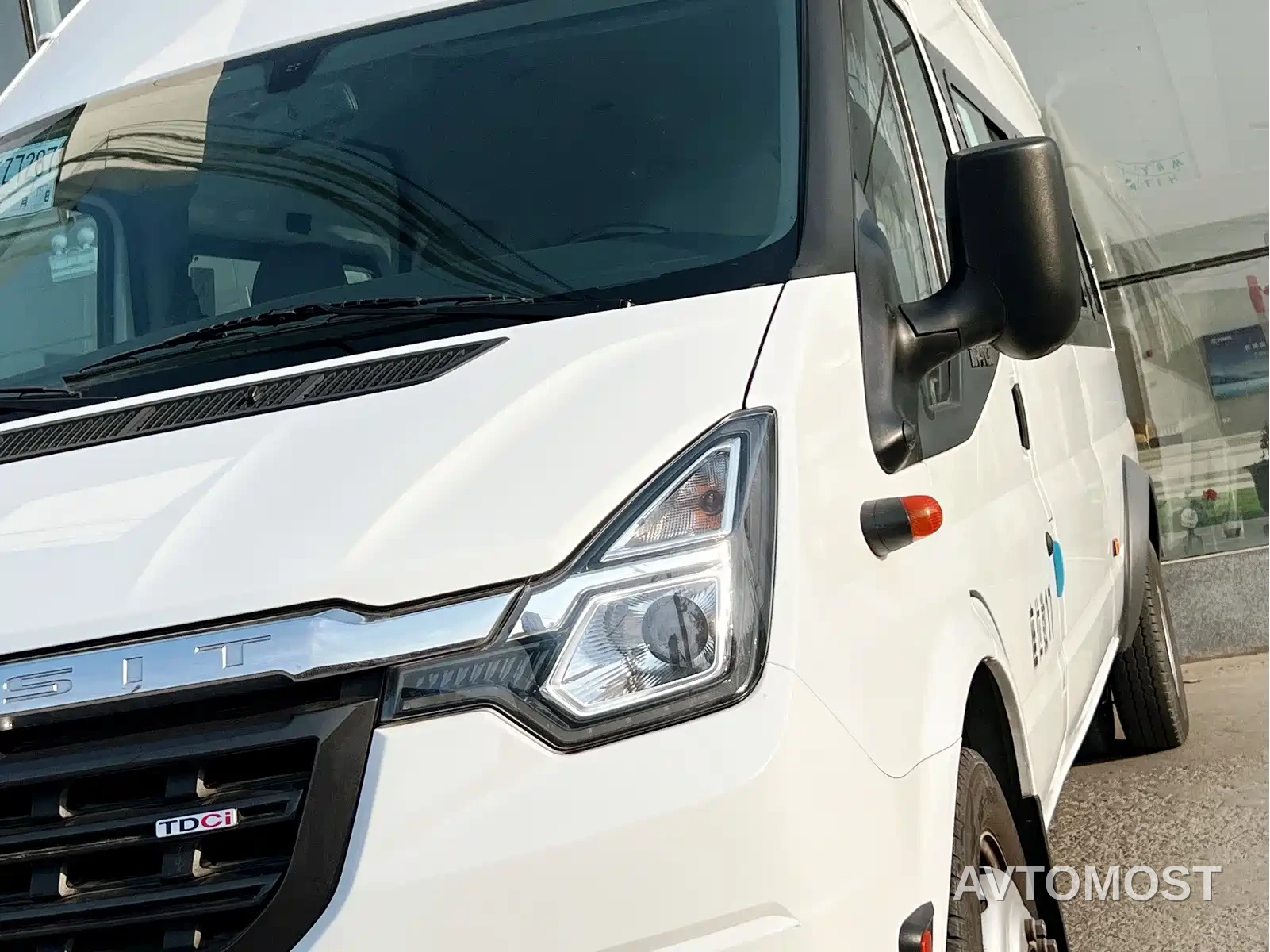 Ford New Generation Transit 2021 2.2T (Package) Automatic Standard Bus Pro Extended Wheelbase Dual Rear Tires (With Sliding Door) 17-Seat High Roof China VI — фото 6